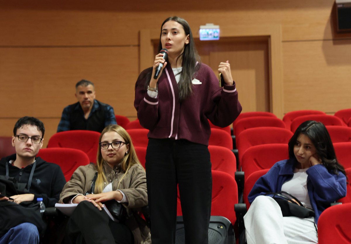 nevukurumsal's tweet photo. Öğrencilerin akademik gelişimlerinin yanı sıra sosyal, kültürel ve kişisel gelişimlerini de destekleyen bir üniversite anlayışıyla çalışmalarını sürdürdüğünü belirten Aktekin, üniversite yıllarının yalnızca ders ve diploma sürecinden ibaret görülmemesi gerektiğini ifade etti. https://t.co/t35TnY507D