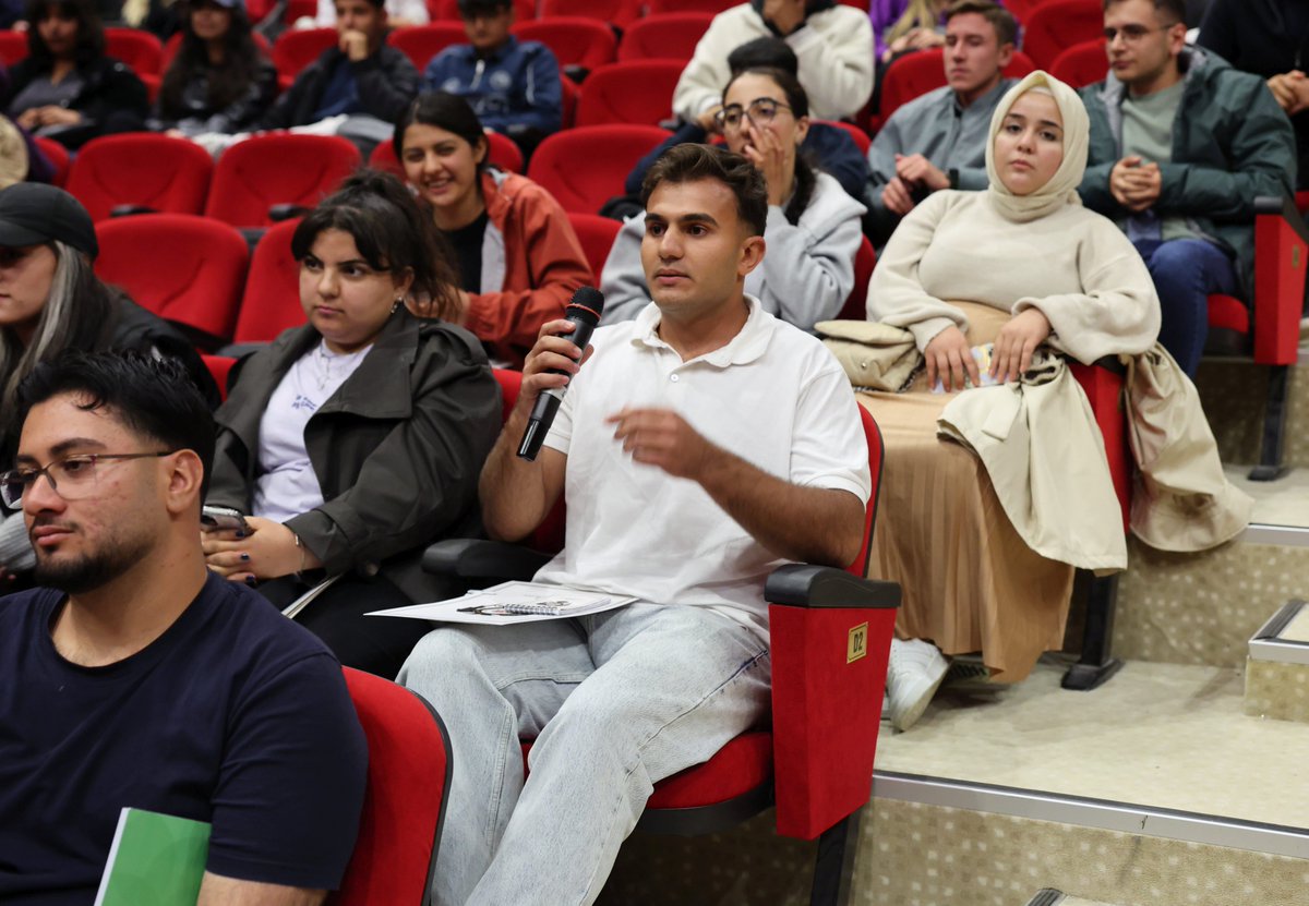 nevukurumsal's tweet photo. Öğrencilerin akademik gelişimlerinin yanı sıra sosyal, kültürel ve kişisel gelişimlerini de destekleyen bir üniversite anlayışıyla çalışmalarını sürdürdüğünü belirten Aktekin, üniversite yıllarının yalnızca ders ve diploma sürecinden ibaret görülmemesi gerektiğini ifade etti. https://t.co/t35TnY507D