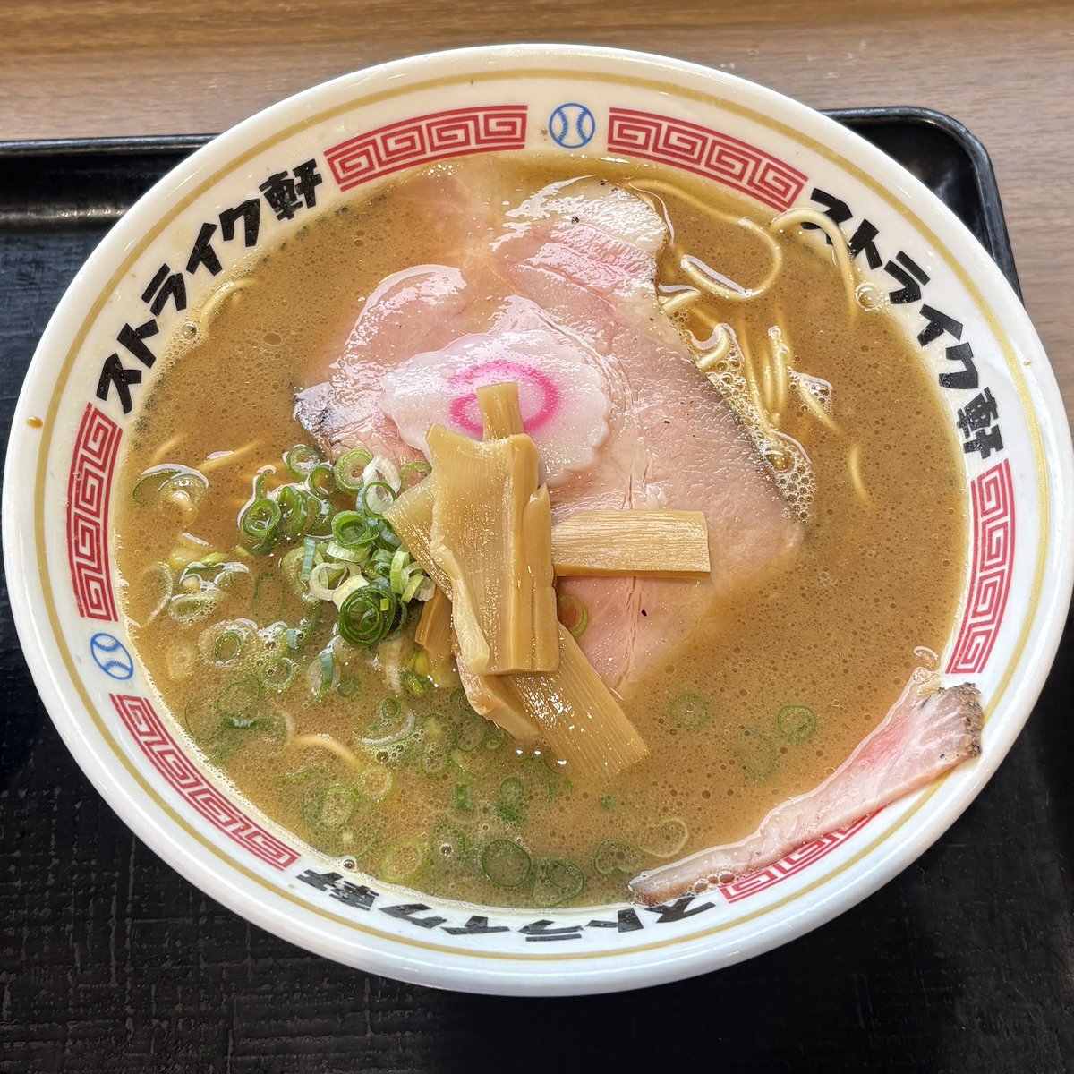 MSS6454's tweet photo. #ストライク軒 
#和歌山中華そば
#豚マヨ丼

ちょ��と前によって食べた
スープもチャーシューもうまかったよ
豚マヨ丼もセットでお得
またよった時食べよ https://t.co/VAcYxuxS0V