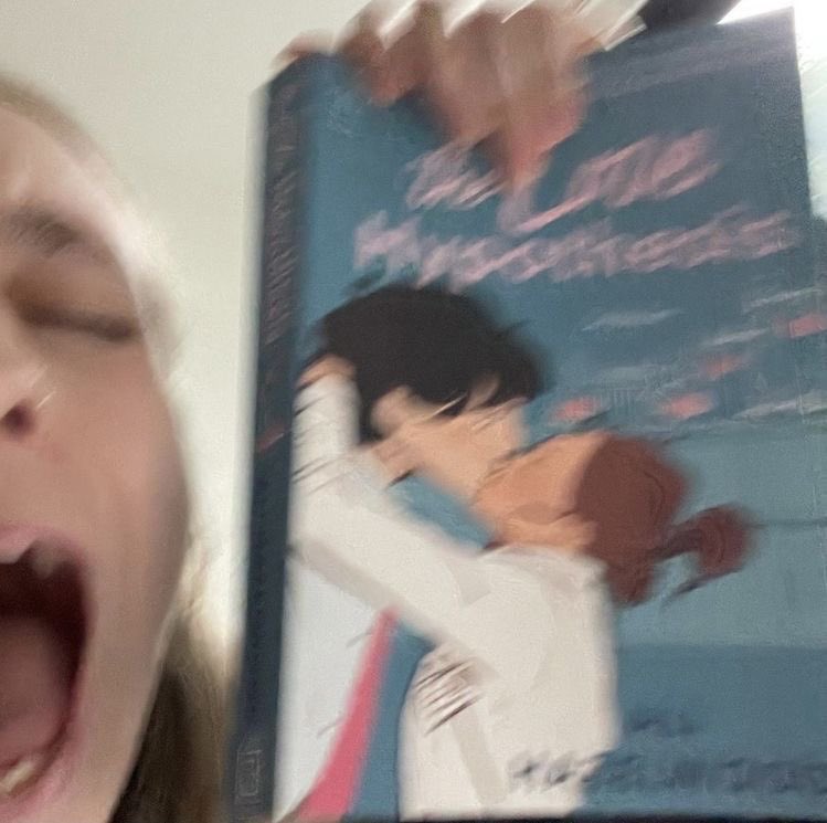 rhysouls's tweet photo. alguém procura essa menina pra ela recriar esse meme com the two-body problem https://t.co/AwAvoClcEt