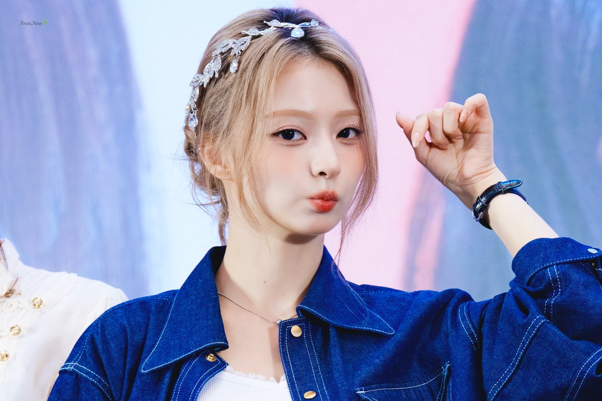 Fromis_Now's tweet photo. 260830 뮤직아트 팬사인회 프로미스나인 나경                  

💙

#fromis_9 #이나경 https://t.co/5FRdjdNIc2