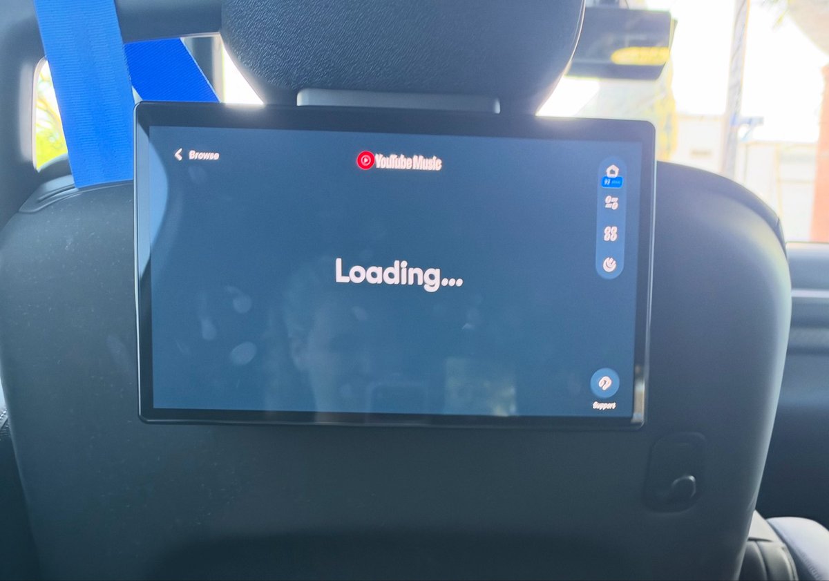 JupiterrJazz's tweet photo. My Waymo is so toxic it keeps honking at people and turning my music off https://t.co/X5GMZJT4Vk