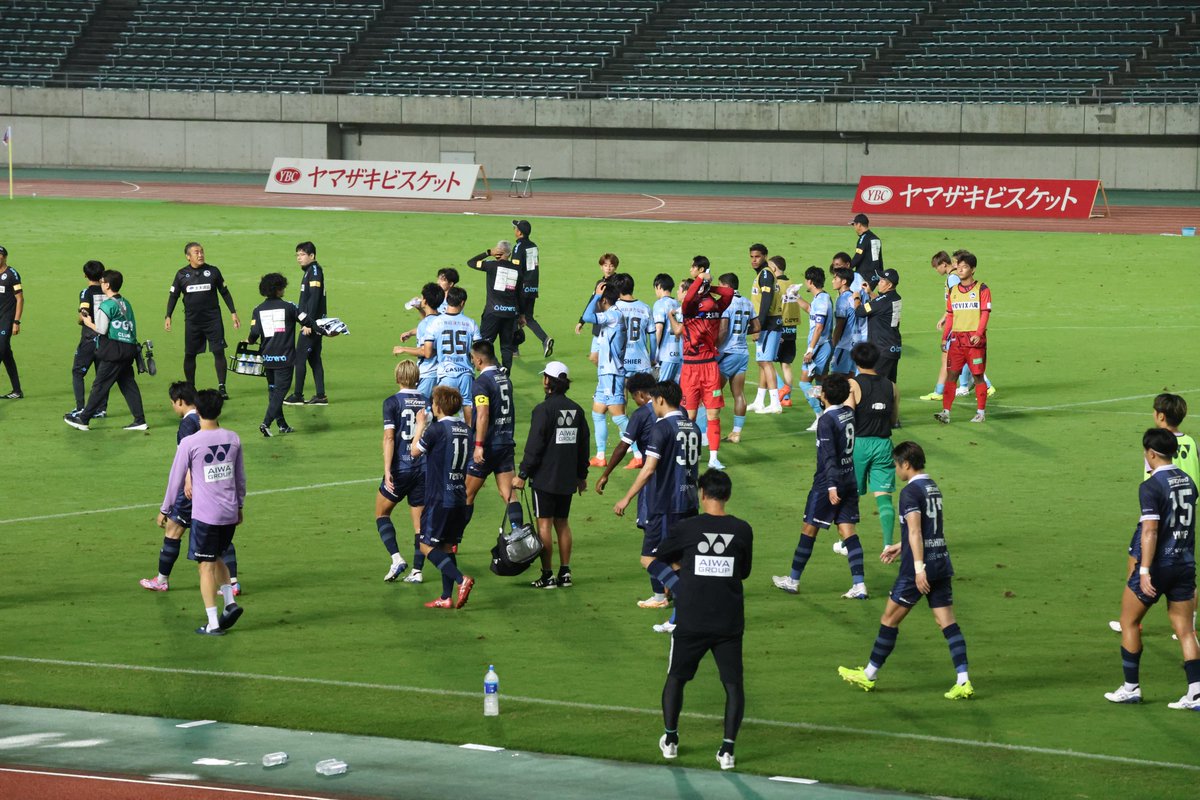 kadimilson's tweet photo. FC大阪GK梅田陸空選手と小畑裕馬が試合後にユニ交換してたのは、ベガルタでチームメイトだったからなんですね。 https://t.co/6hjtDT89po