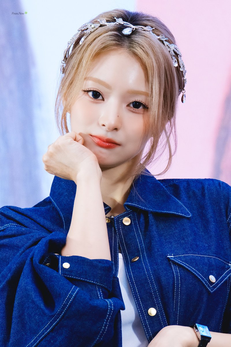 Fromis_Now's tweet photo. 260830 뮤직아트 팬사인회 프로미스나인 나경                  

💙

#fromis_9 #이나경 https://t.co/5FRdjdNIc2