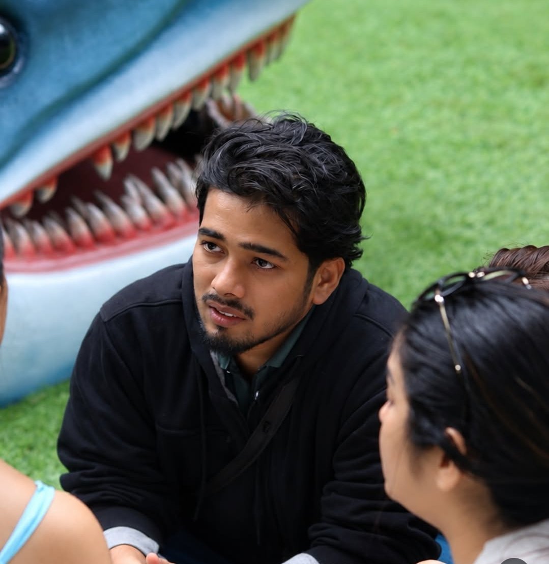 Team_Amaal_Fc's tweet photo. Scout is not chasing the scene.  
He is holding the bond.  
That is a longer game.  
Vote  For Scout. 

#ScoutOP 

YAARON KA YAAR SCOUT https://t.co/z9l7EgV9be