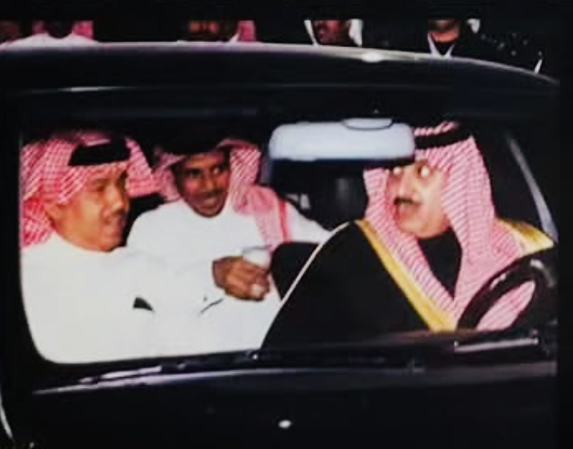 magznew0's tweet photo. #السعوديه_العراق
الأمير متعب بن عبدالله في سيارته الخاصه برفقه محمد عبّده وخالد عبدالرحمن بعد بروفات أوبريت الجنادريه عام 2004 https://t.co/TD3r6ze3VG