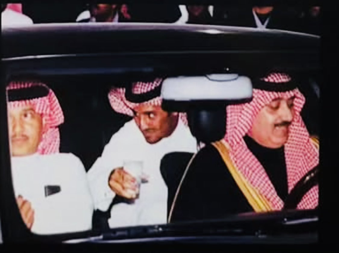 magznew0's tweet photo. #السعوديه_العراق
الأمير متعب بن عبدالله في سيارته الخاصه برفقه محمد عبّده وخالد عبدالرحمن بعد بروفات أوبريت الجنادريه عام 2004 https://t.co/TD3r6ze3VG