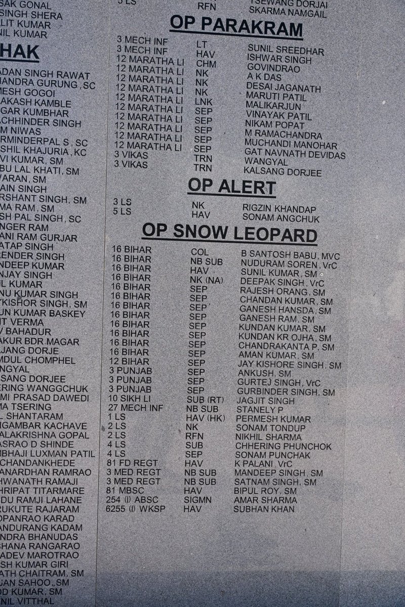 de_moaned's tweet photo. Opened our Leh-Ladakh tour paying humble homage at Hall of Fame War Memorial, Leh. It was a deeply moving experience. Many of us were in tears listening to the tale of sacrifices made by the brave soldiers of Indian Armed Forces, from Mr Shamim of Ladakh Scouts. Jai Hind 🙏 https://t.co/5cWiUEkPLg