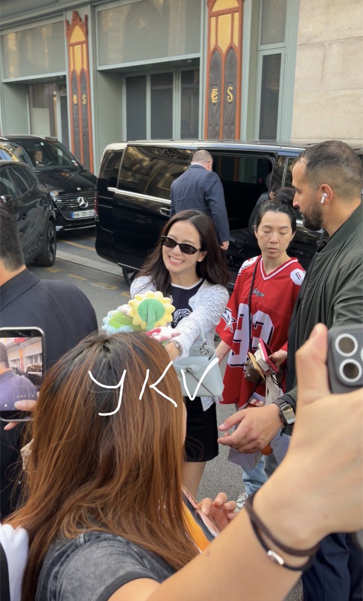 JIKARMAFICATION's tweet photo. Yes maam ur the hottest 🙂‍↕️

HUMAN DIOR JISOO AT PFW 
#JISOOxDiorSummer27 @Dior https://t.co/WcapV72Lwb