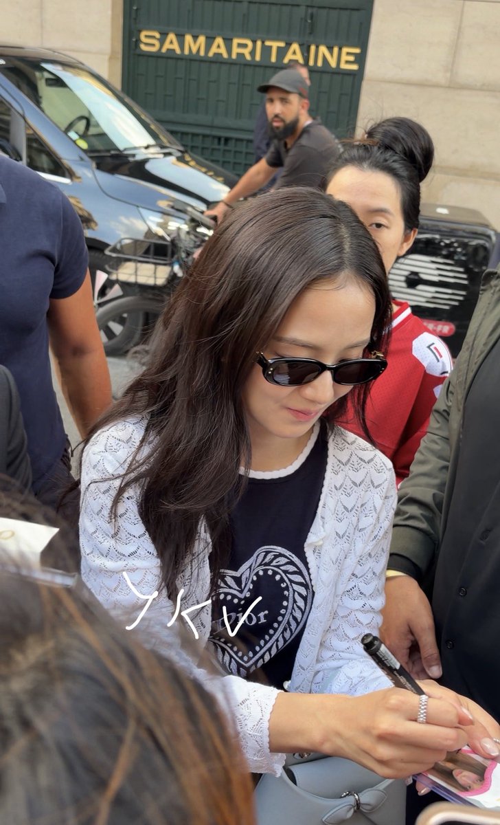 JIKARMAFICATION's tweet photo. Yes maam ur the hottest 🙂‍↕️

HUMAN DIOR JISOO AT PFW 
#JISOOxDiorSummer27 @Dior https://t.co/WcapV72Lwb