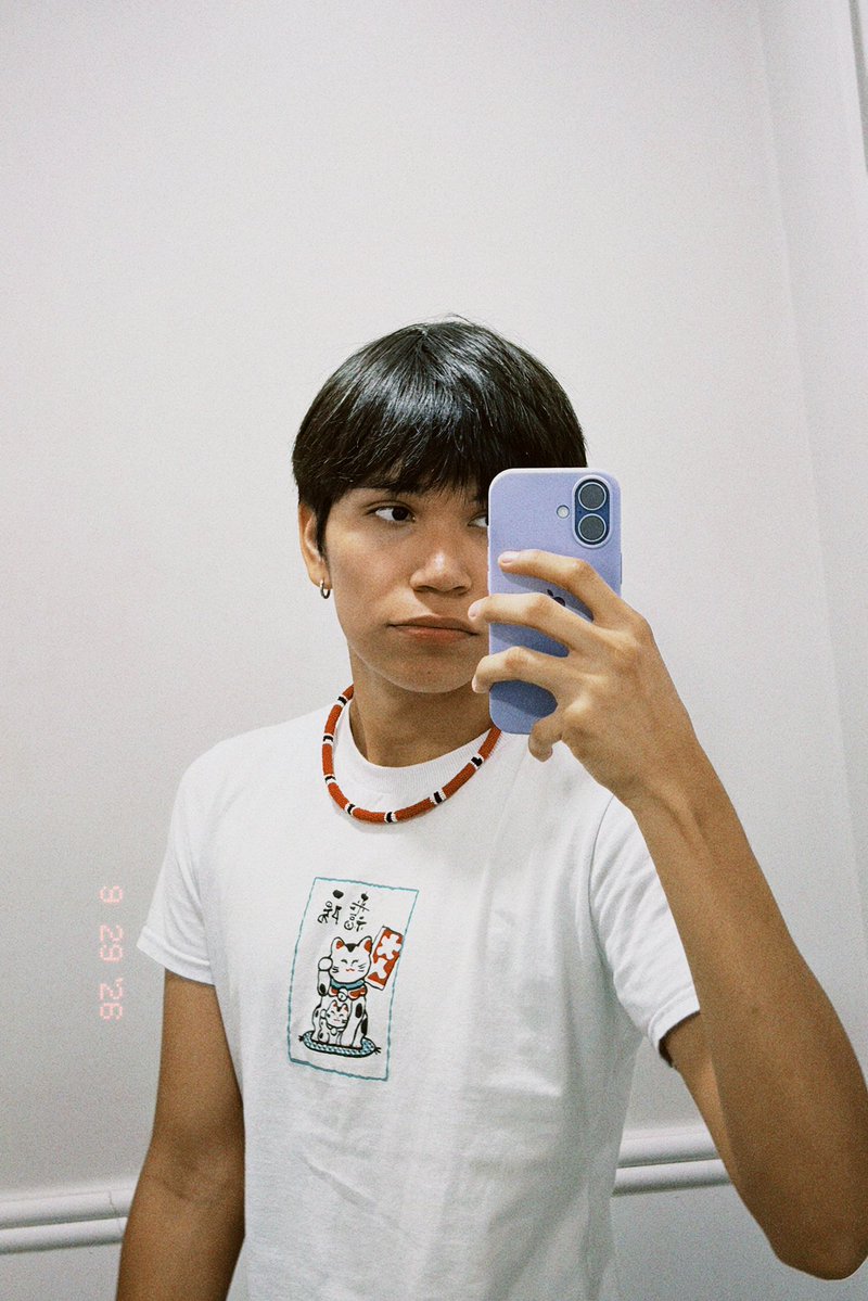 hanozany's tweet photo. ascendência indígena + camiseta japonesa = twink gostoso https://t.co/9585wdQM7R