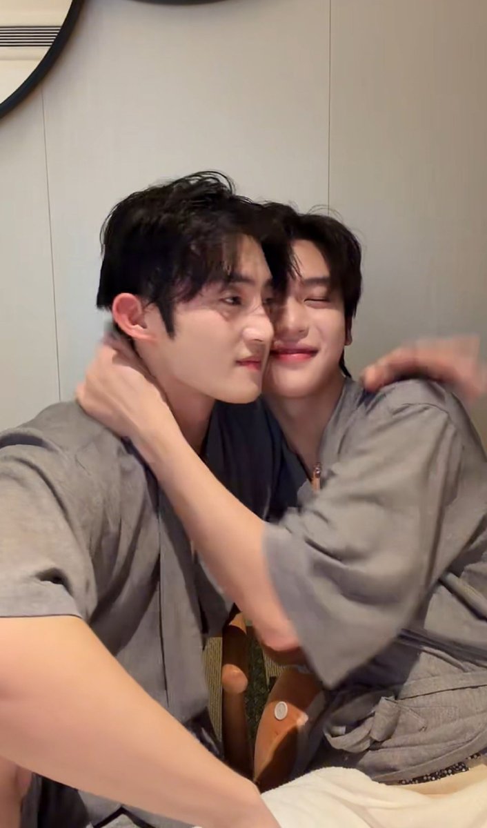 _TinnyCat_'s tweet photo. ENOUGH... THEY ARE SO CUTE 😭

#MingLiang #两陈美景
#ChenMinghao​ #ChenLiang https://t.co/dFKdOqOn5D