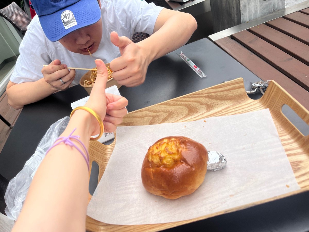 orbit_terr7_6e3's tweet photo. I watched my pal accidentally knock over the freshly baked bread that was supposed to be for the gathering, and he stood there with a look that made me want to give his arm a little nudge—all because of this silly mix-up! https://t.co/iqDDthUSVQ