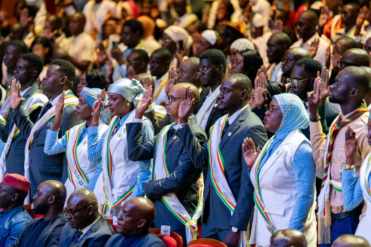 PR_Senegal's tweet photo. Le @PR_Diomaye a installé ce mardi, au Grand Théâtre de Dakar, le Conseil consultatif des Jeunes du Sénégal, promis à Thiès le 30 mars. Interlocuteur de l'État sur tout ce qui touche la jeunesse, le Conseil donne à celle-ci une place dans les décisions qui la concernent. https://t.co/oDRmGZvgTB