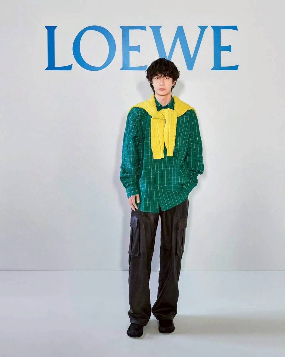 yibo67811819's tweet photo. ยืนเฉยๆก็หล่อ

WANG YIBO x LOEWE
#WangYibo #LOEWE
#WAngYiboxLOEWE https://t.co/1aXSzEROkt