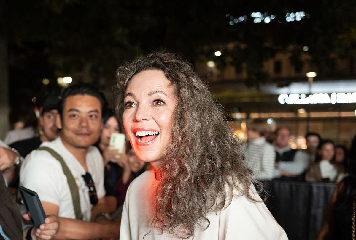oliviascolmans's tweet photo. People discovering that Olivia Colman is actually so hot with her natural curls https://t.co/H4mylNJb1h