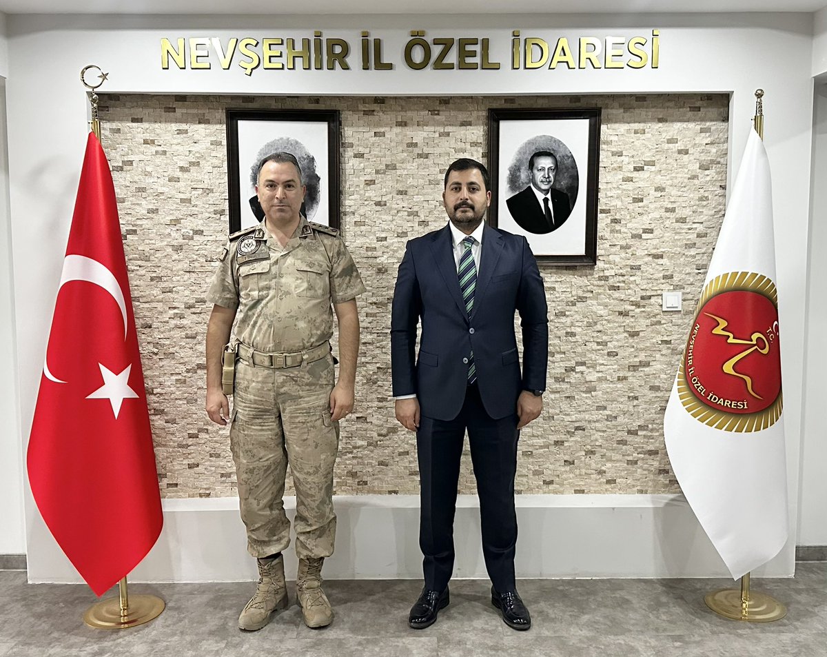 ozelidare50's tweet photo. Nevşehir Jandarma At ve Köpek Eğitim Merkezi (JAKEM) Komutanı Jandarma Albay Sayın Hüseyin Fırat, Genel Sekreterimiz Sayın Tolga Balak’ı makamında ziyaret ederek, hayırlı olsun temennisinde bulundu. 
⬇️ https://t.co/lI5u7A5BjF