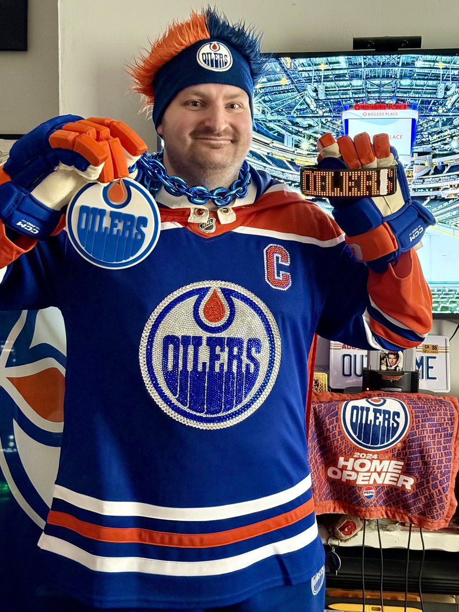 RussJerichoArt's tweet photo. Game Day Photo!

Game 1️⃣. HERE. WE. GO.

The #Oilers quest for the @StanleyCup begins TONIGHT! 💙🧡

🆚 @Canucks
📍 @RogersPlace

Wearing BLUE &amp; ORANGE as LOUD &amp; PROUD as I can, all the way in the UK—because EVERY country is #OilCountry! 🇬🇧

#LetsGoOilers
#NHLFaceoff https://t.co/OuqJ8HPjL6