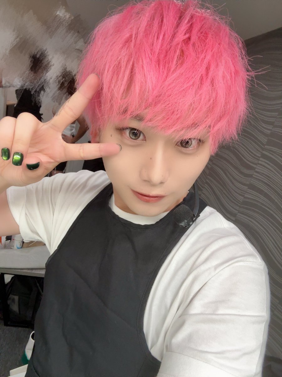 _tomoyadesu's tweet photo. THE超BOYS バトライブ2026💥
〜超民覚醒！わっしょい！スパボ秋の超激戦!!〜
ありがとうございました🙏✨

雨の中足を運んでくれて、ご来場いただけたこと本当に嬉しく思います！！
THE超BOYSチーム一同、前回よりも良いものにと準備してきました❕いかがでしたでしょうか？？🌈
個人的には、アクションを頑張りました！！前回よりも成長が見せれてたらいいな…🤭

We are THE 超 BOYS ！！の振りもどうだった？？面白くてシュールでキャッチーで、でもちゃんと踊ってるあの感じ癖になるでしょうw
声出しはもちろん、良かったら今度一緒にライブで踊ろうね🎶

グッズも沢山の人が購入してくれたみたいで、嬉しかった〜🫶🏼
自分達が考えたものを喜んでもらえて売り切れたってのはめちゃくちゃ嬉しいね💘
買ってくれたみんなありがとう✨✨

話したいことはまだまだ沢山あるし、僕も超民のみんなも余韻ひたひただと思うけど、この思い出を大切にして、また11月のバトライブも足を運んでくれたら嬉しいです❣️
良かったら感想聞かせてね👂