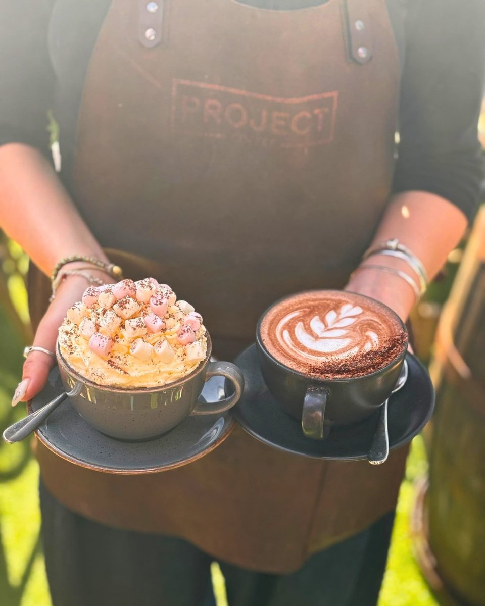 ProjectCoffeeUK's tweet photo. Craving chocolate? 🍫😋
Enjoy a delicious mocha or try our decadent hot chocolate! 
Made with responsibly sourced West African cocoa, suitable for vegetarians &amp; vegans too (let our baristas know to prepare with a non-dairy milk)
📍 #ProjectCoffee #tadpolegardenvillage #swindon https://t.co/JD7wt1cp1N