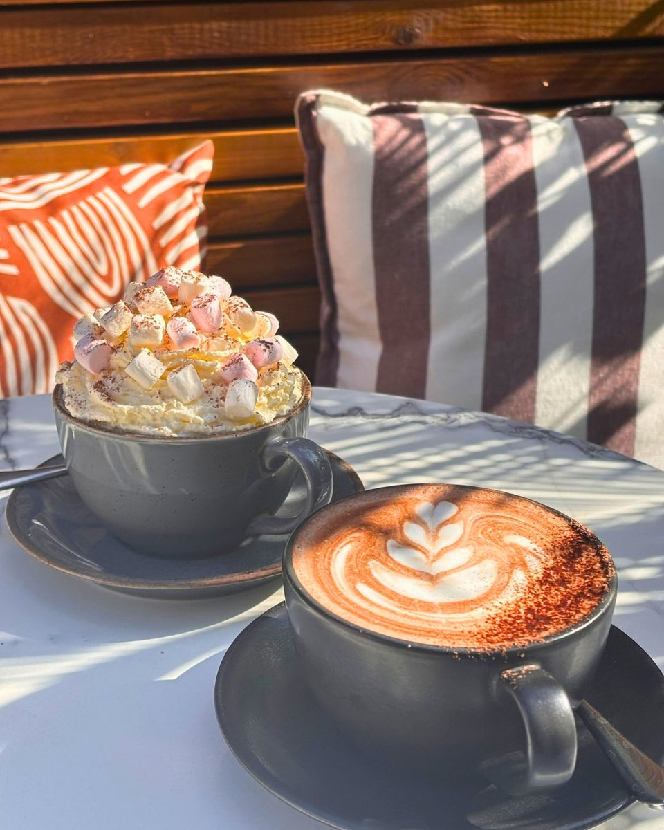 ProjectCoffeeUK's tweet photo. Craving chocolate? 🍫😋
Enjoy a delicious mocha or try our decadent hot chocolate! 
Made with responsibly sourced West African cocoa, suitable for vegetarians &amp; vegans too (let our baristas know to prepare with a non-dairy milk)
📍 #ProjectCoffee #tadpolegardenvillage #swindon https://t.co/JD7wt1cp1N
