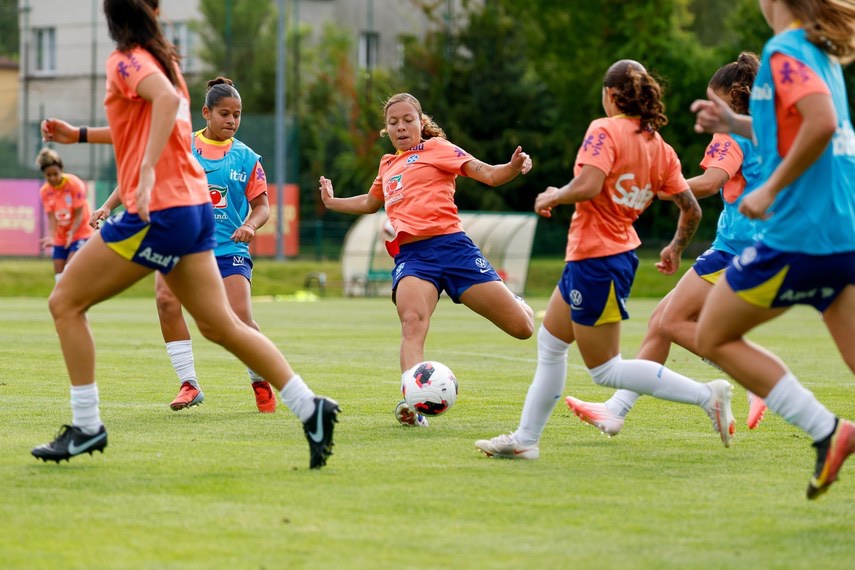 SenadoFederal's tweet photo. Futebol feminino: entra em vigor a lei que torna o desenvolvimento do futebol feminino prioridade na política pública esportiva nacional, com foco na profissionalização e na igualdade de oportunidades https://t.co/aBqkMNvGMO https://t.co/TcOsIeiZQg