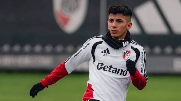 RinconMillo14's tweet photo. 🚨Thiago Almada volvió a entrenarse ayer por la tarde con River.

👉🏻El volante ofensivo sigue recuperándose de su desgarro sufrido en la derrota por 1-2 frente a Huracán en el Monumental.

ℹ️ @juancortese https://t.co/K2wCvTON8e