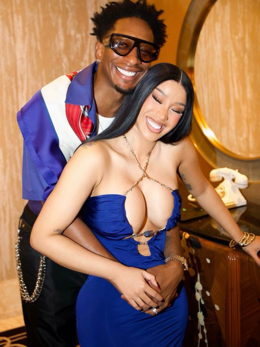 MavenUg's tweet photo. Cardi B with her personal stylist Kollin Carter😍💙 https://t.co/DYk1AOPUHa