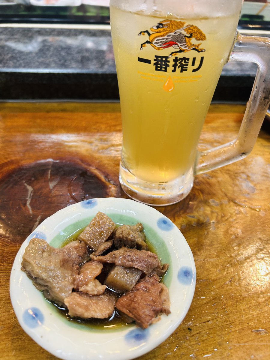 boomeru33's tweet photo. お気に入りのお店でお友達と夜ごはん🍻
お刺身も寿司もフライも何食べても美味しいから好き😋 https://t.co/w3V5vUghZj