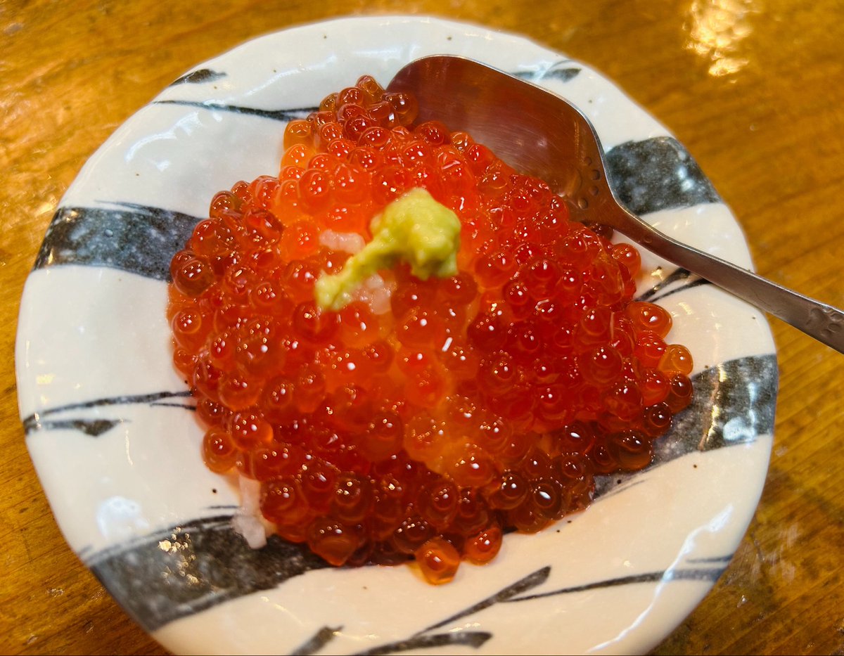 boomeru33's tweet photo. お気に入りのお店でお友達と夜ごはん🍻
お刺身も寿司もフライも何食べても美味しいから好き😋 https://t.co/w3V5vUghZj