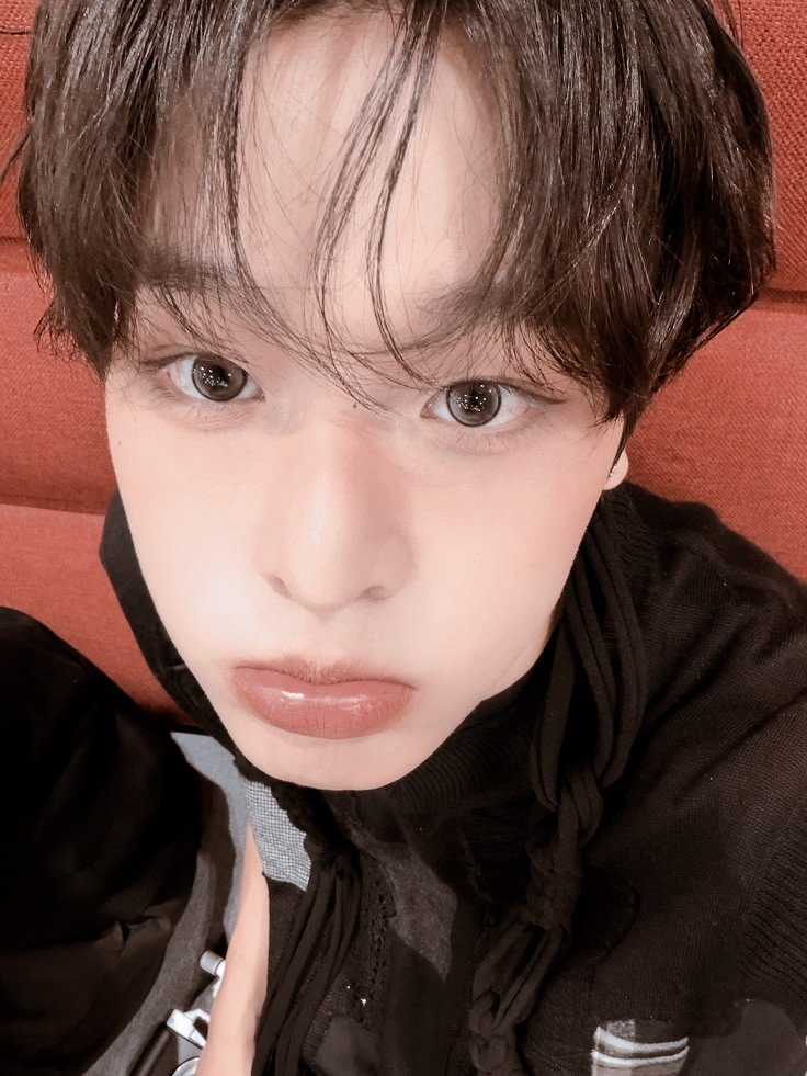 winepssy's tweet photo. ᅟ
ᅟ
ᅟᅟᅟᅟ🎐   ／   𝙱𝙻𝙸𝙽𝙺-𝙱𝙻𝙸𝙽𝙺  !  𝙴𝚄  𝙽𝙰𝙾  𝚂𝙾𝚄  𝙱𝙾𝙰  𝙲𝙾𝙼  𝙿𝙾𝚂𝙴𝚂.
ᅟ
ᅟ https://t.co/tDGOaz4HmJ