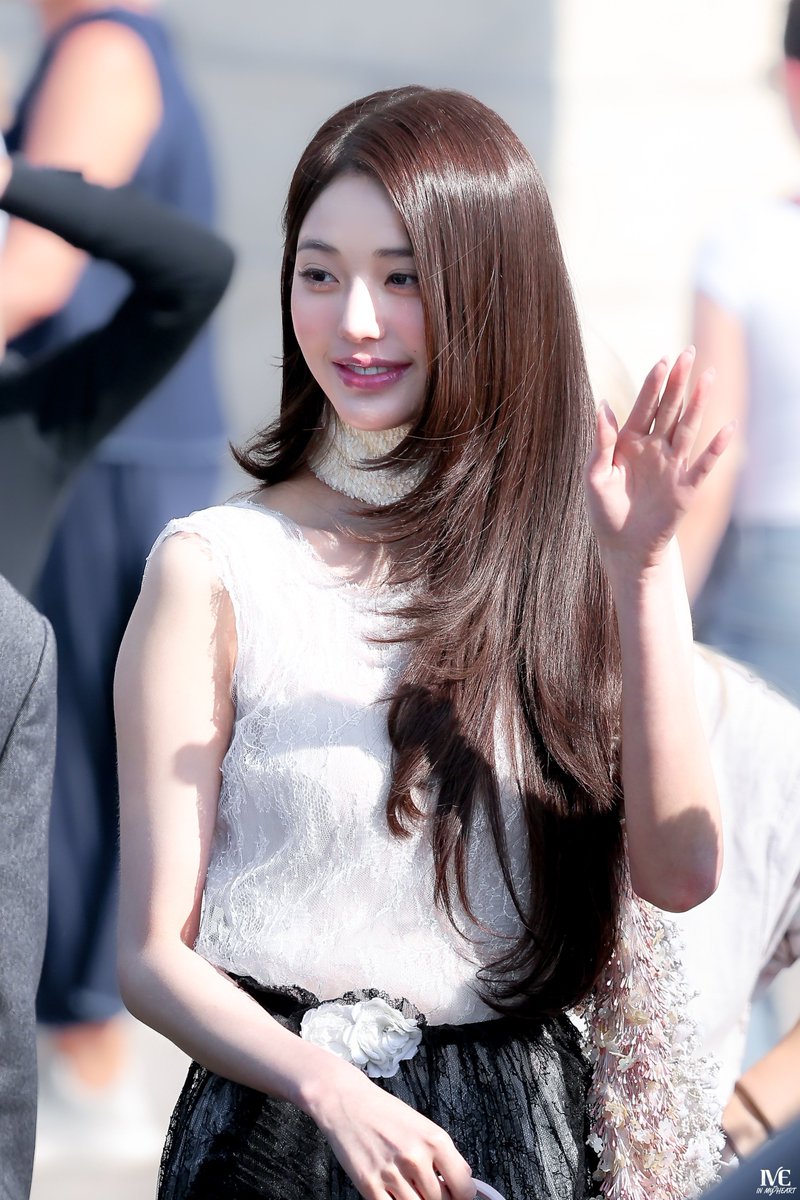 IVE4ever211201's tweet photo. 260929 DIOR 🐰 👋

#IVE #WONYOUNG 
#JANGWONYOUNG 
#아이브 #원영 #장원영
#WonyoungDiorSummer27
#DiorSS27 @Dior https://t.co/6aMnVi0ZkF