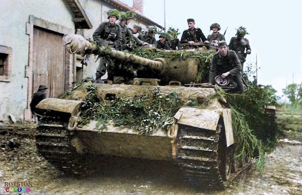 VoicesofWW2's tweet photo. The Battle of Arracourt, Lorraine, France, between 18–29 September 1944
Panzer Grenadiers board a Pz.V 'Panther' Ausf G of the Panzer Brigade 111 in the town of Bures, Meurthe-et-Moselle, France on their way to Arracourt, 20 September 1944.

Colourised by Royston Leonard https://t.co/Sic89c1O8f