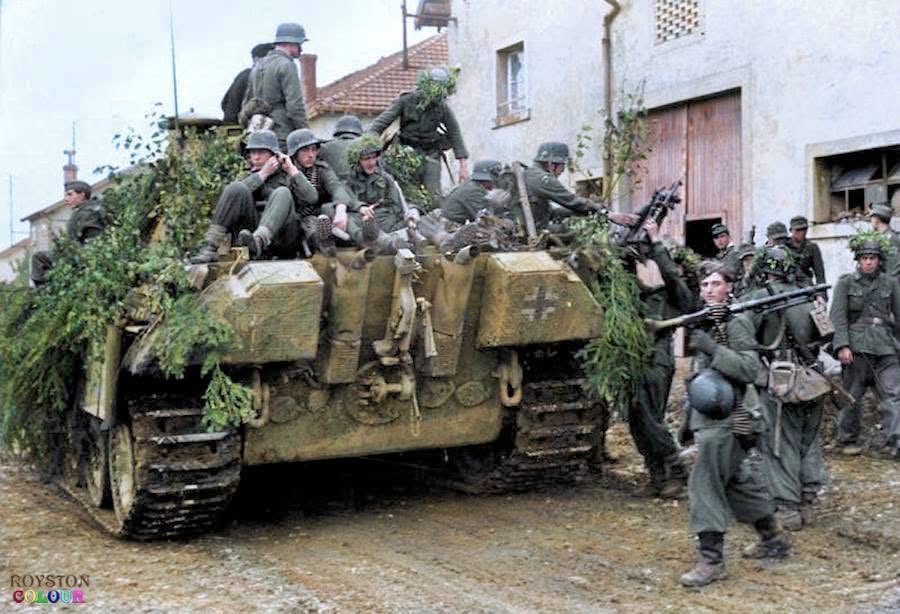 VoicesofWW2's tweet photo. The Battle of Arracourt, Lorraine, France, between 18–29 September 1944
Panzer Grenadiers board a Pz.V 'Panther' Ausf G of the Panzer Brigade 111 in the town of Bures, Meurthe-et-Moselle, France on their way to Arracourt, 20 September 1944.

Colourised by Royston Leonard https://t.co/Sic89c1O8f