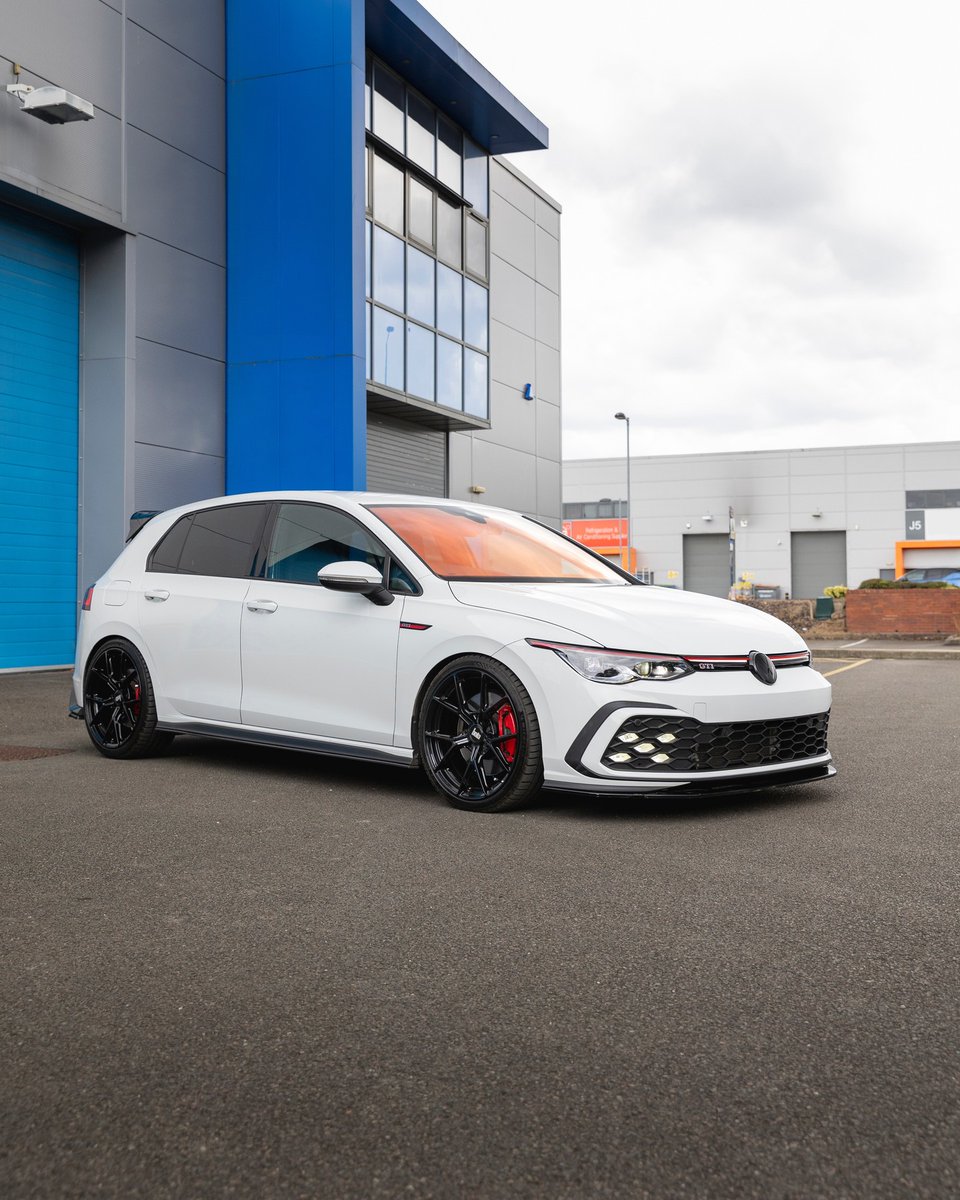 TinyWhiskersX's tweet photo. White noise, Black FLY 

-Volkswagen Golf GTI MK8 https://t.co/nY5CZpQ2Gn