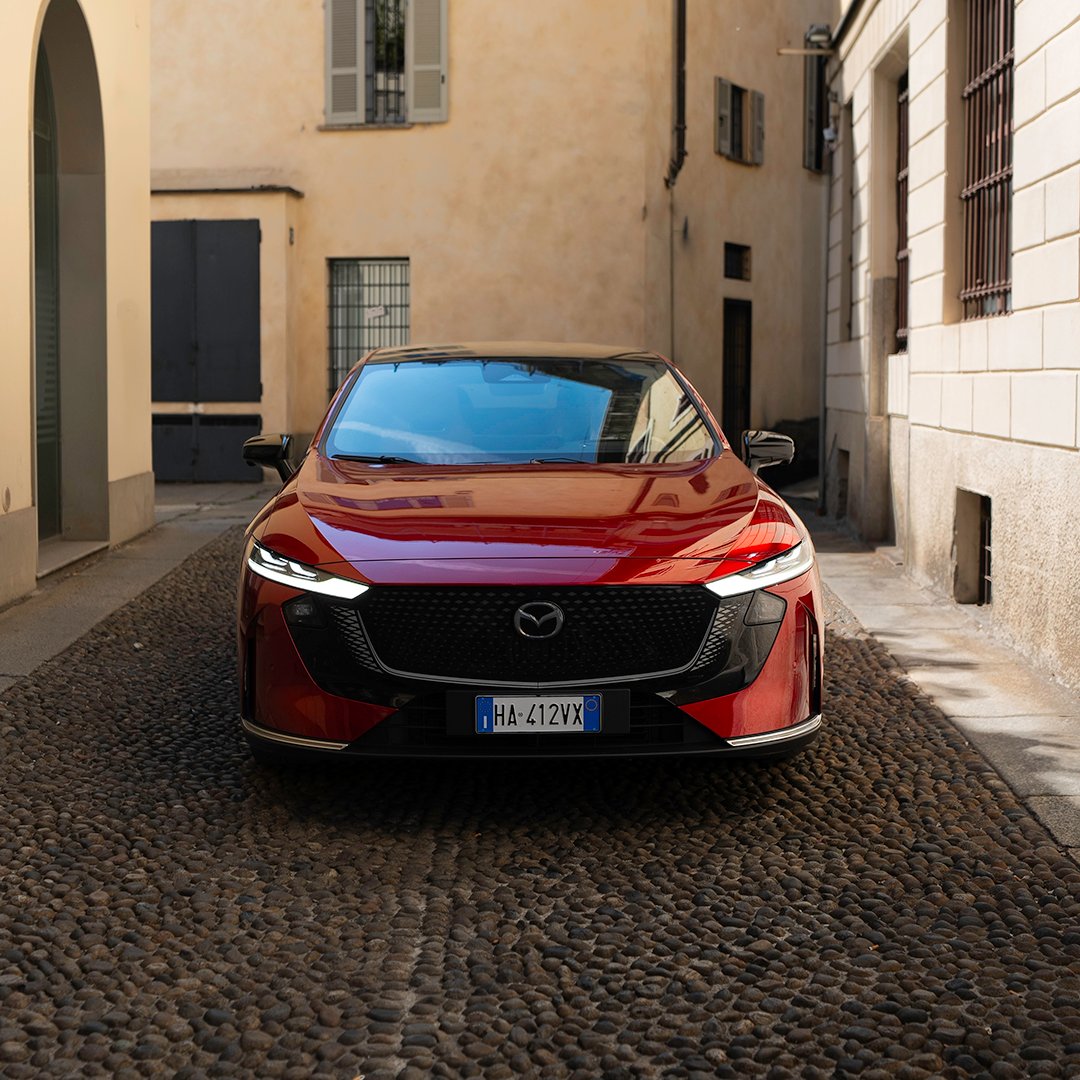 MazdaEspana's tweet photo. Diseño, autonomía y carga rápida para acompañarte en cada viaje.
El Mazda6e combina una conducción fluida con la confianza que aporta la movilidad eléctrica.
#Mazda6e #CraftedWithJapaneseSoul #MazdaEspaña
⚡ 16,6 kWh/100 km. CO₂: 0 g/km. https://t.co/y1nEWyVLZI