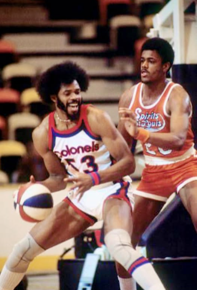 PolyesterUnis's tweet photo. Artis Gilmore & Maurice Lucas, 1975 #KentuckyColonels vs #SpiritsOfStLouis #ABA https://t.co/8gOVVeokXb