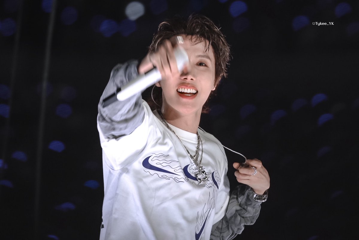 tykee_yk's tweet photo. Jhope | 20260612 in Busan
We’ll always be alive to move us🍀

@BTS_twt 
#Jhope #JHOPE #제이홉 #정호석 
#BTS #방탄소년단 #BTS_ARİRANG https://t.co/5rYpTBat4l
