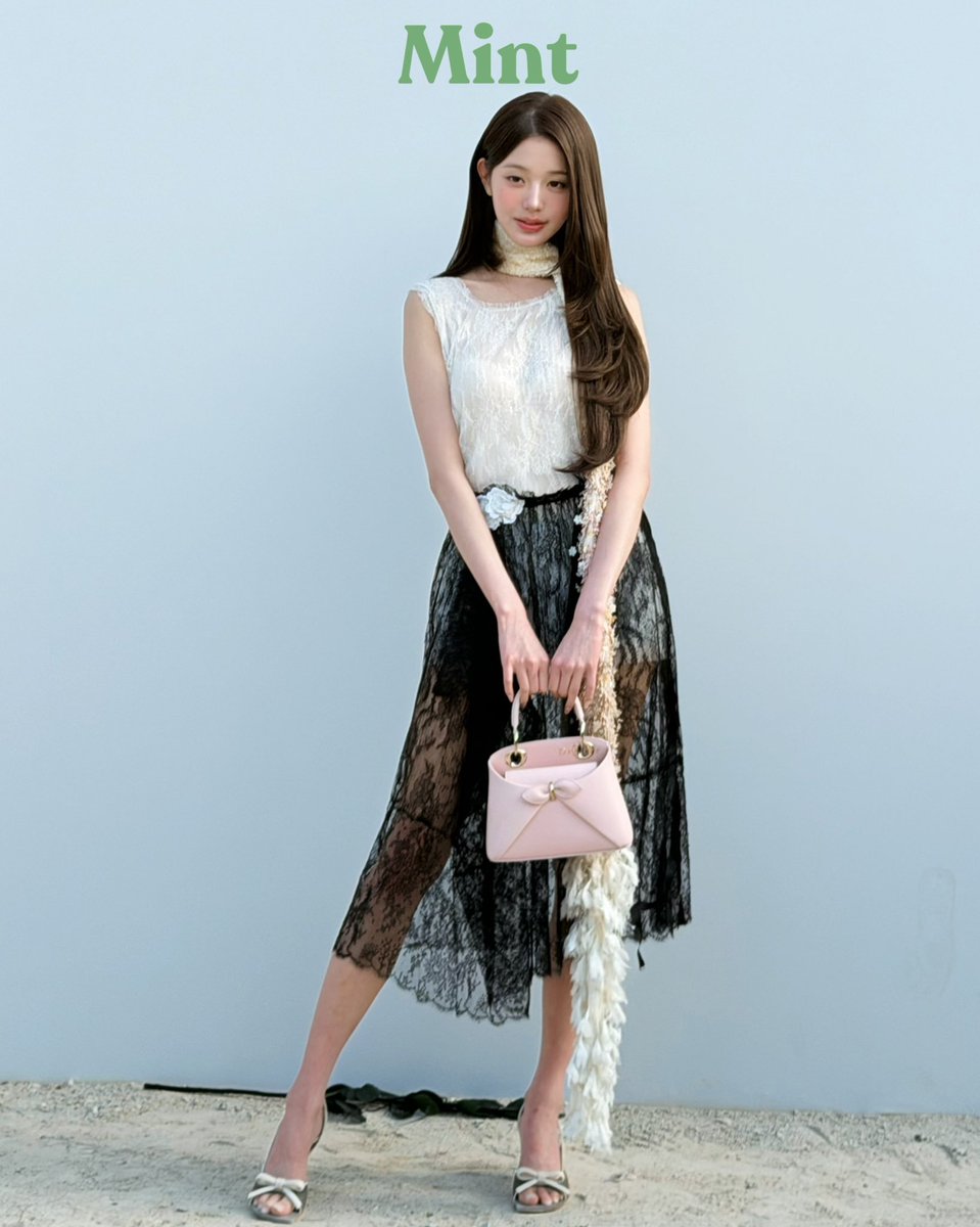 snackvvtw's tweet photo. Every single look Wonyoung wears for Dior brings the brand’s artistic vision to vivid life effortlessly.

WONYOUNG IN DIOR
#WonyoungDiorSummer27
#JANGWONYOUNG
#WONYOUNG
#DiorSummer27 @Dior https://t.co/TXj41mDTC0