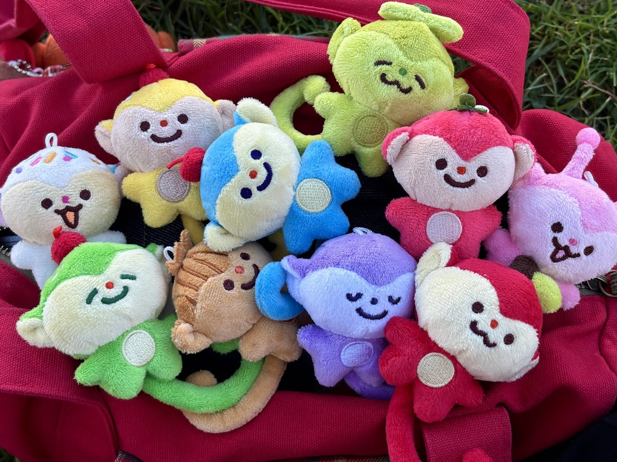 camiilicy's tweet photo. Today (9/29) is the last day to preorder the gacha monkeys ! 💕✨☘️🌱 i will not be having the up online after preorders end and they will be at in person events only! 💐🐒 https://t.co/A322eU3vMC