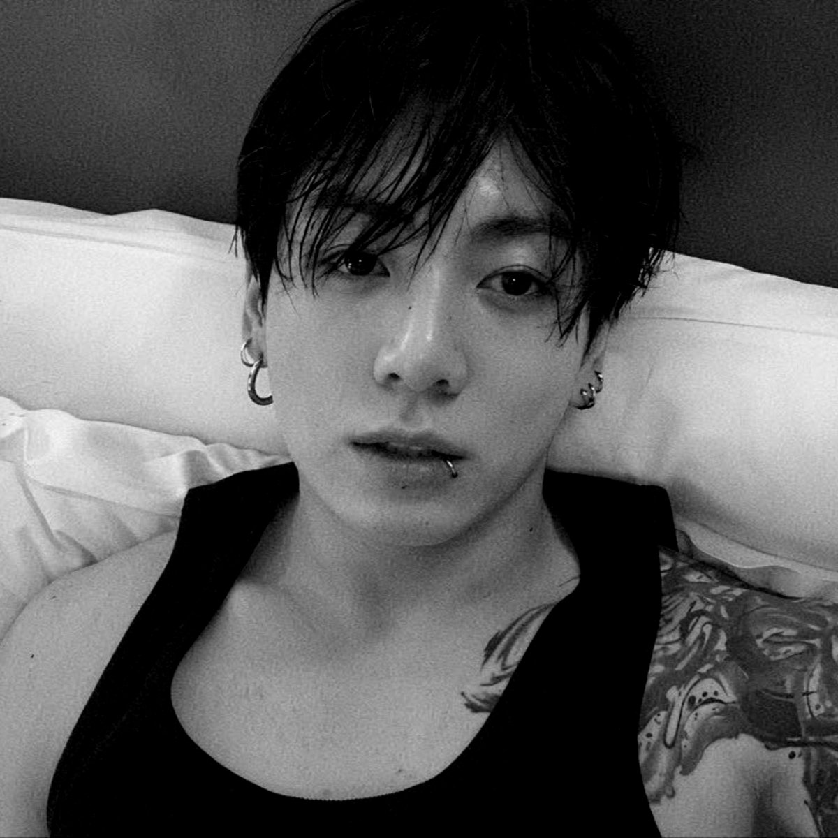 cypherkillzz's tweet photo. ㅤㅤㅤᏑ  ㅤFriend Request.

Name: Kayden.
Height: 1.77 cm.
Zodiac sign: Escorpio.
Age: 28 años.
Civil status: Soltero.
Fav season: Invierno.
Fav colour: Negro y rojo.
(+) Fotografía, lectura, música, Roblox, plato y rave.

ㅤㅤㅤㅤㅤ 🤍 ㅤforㅤDM. https://t.co/I76f4aa4Id