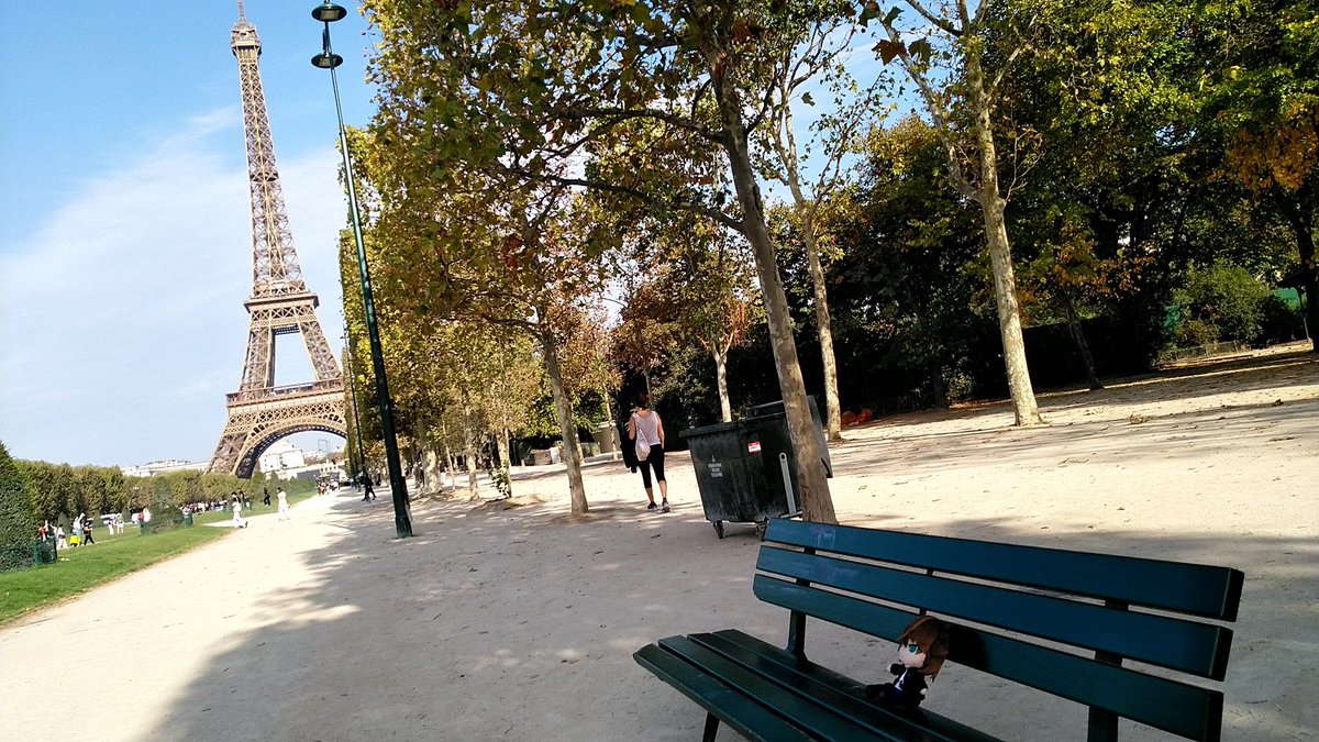 JA1DDP's tweet photo. パリの櫂くんのベンチに聖地巡礼してきた🇫🇷（ヴァンガG SG編37話） https://t.co/3b4UXQxryK