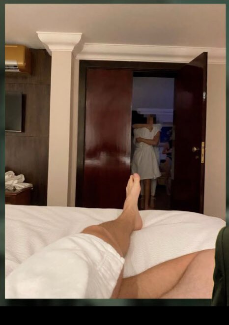 ElianiC4rvalhoo's tweet photo. De quem será esse cambito peludo estirado na cama do prazer? https://t.co/Jo7dnDpPb3