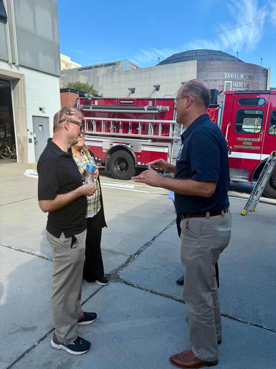 CommonVoices1's tweet photo. Excited to witness our advocate #JeffJordan watch his first #firesprinkler burn demo in #Milwaukee today! There's nothing like seeing the power of #fastestwater up close and personal! TY to @NFSAorg, @alipski1 and the @MilFireDept for advocating for a fire safe America! https://t.co/m9gXBhoP5M