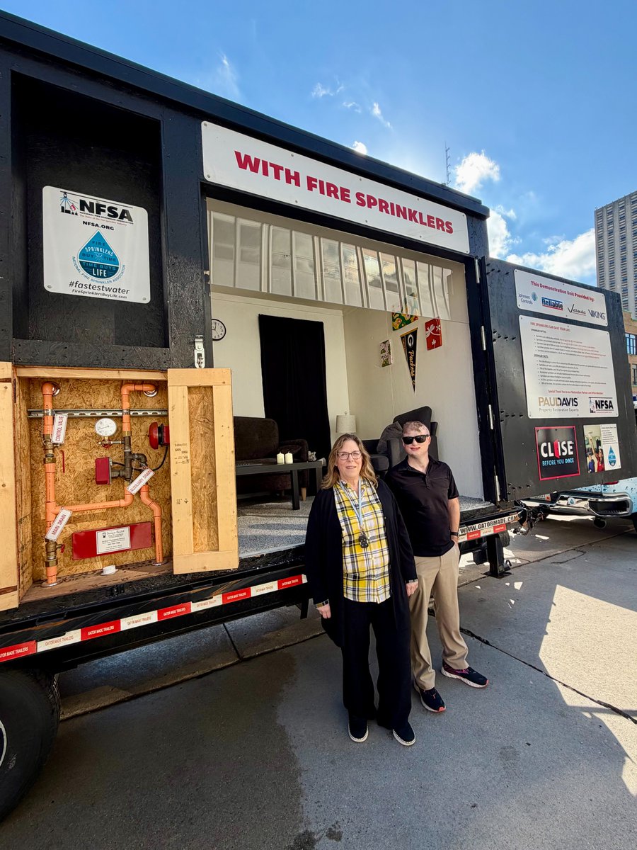 CommonVoices1's tweet photo. Excited to witness our advocate #JeffJordan watch his first #firesprinkler burn demo in #Milwaukee today! There's nothing like seeing the power of #fastestwater up close and personal! TY to @NFSAorg, @alipski1 and the @MilFireDept for advocating for a fire safe America! https://t.co/m9gXBhoP5M