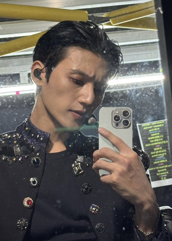 marshmilody_'s tweet photo. เฮียจะรู้ไหมว่าการที่เซลฟี่หน้ากระจก แล้วทำหน้าเครียดคิ้วชนกันแบบนี้มันมีคนจะเสียจริง ๆ นะ เป็นคนเดียวเลยจะที่อยากจะพูดใส่ว่า ‘อย่าเครียดได้ไหม มันหล่อ’ ฮือ😭🔥🔥🔥 https://t.co/OS89izfA6f