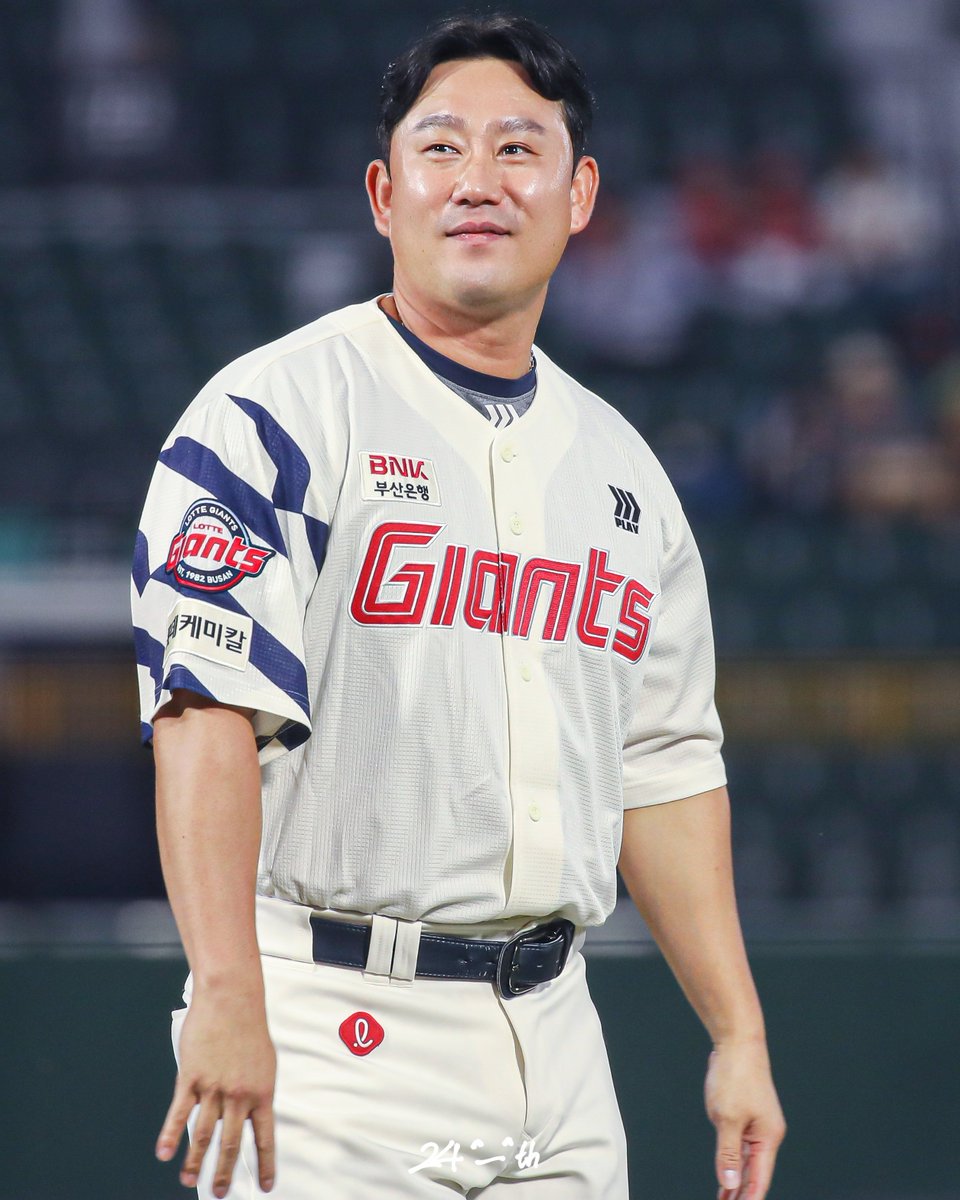 FiRSST_CAM's tweet photo. 그라운드에서 바라보는 마지막 관중석

#Lottegiants #롯데자이언츠 #김태혁 https://t.co/KqAA03Admx