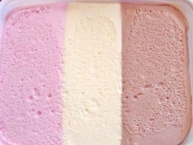 teshowpingz's tweet photo. Tingting looking like a neapolitan ice cream https://t.co/9wDYgAvWkL