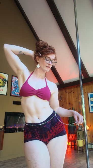theamyginger's tweet photo. Rate this pose 1-10😌 https://t.co/9dcbvFNQlj