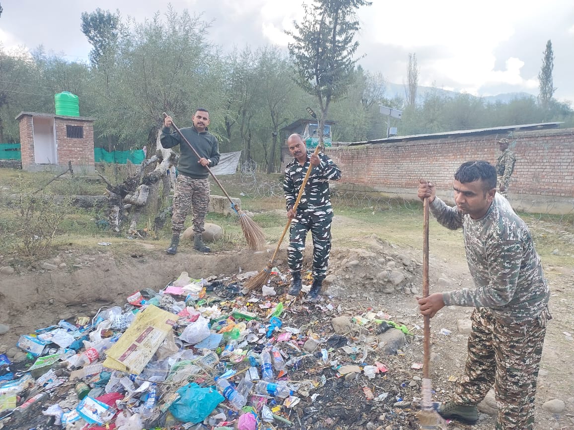 164Pro's tweet photo. Swachhata Hi Seva(SHS) campaign-2026 conducted at 164 BN, CRPF. #SHS2026 #SwachhataHiSeva2026 "Ek Din, Ek Ghanta, Ek Saath" Organized by the Unit at F/164 Bn camp area, Khreity, Dist-Anantnag (J&amp;K) on 28/09/2026. https://t.co/nDearDFuVo